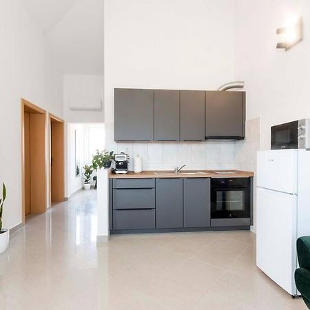 Cozy Apartment With Private Parking 메덜린 외부 사진