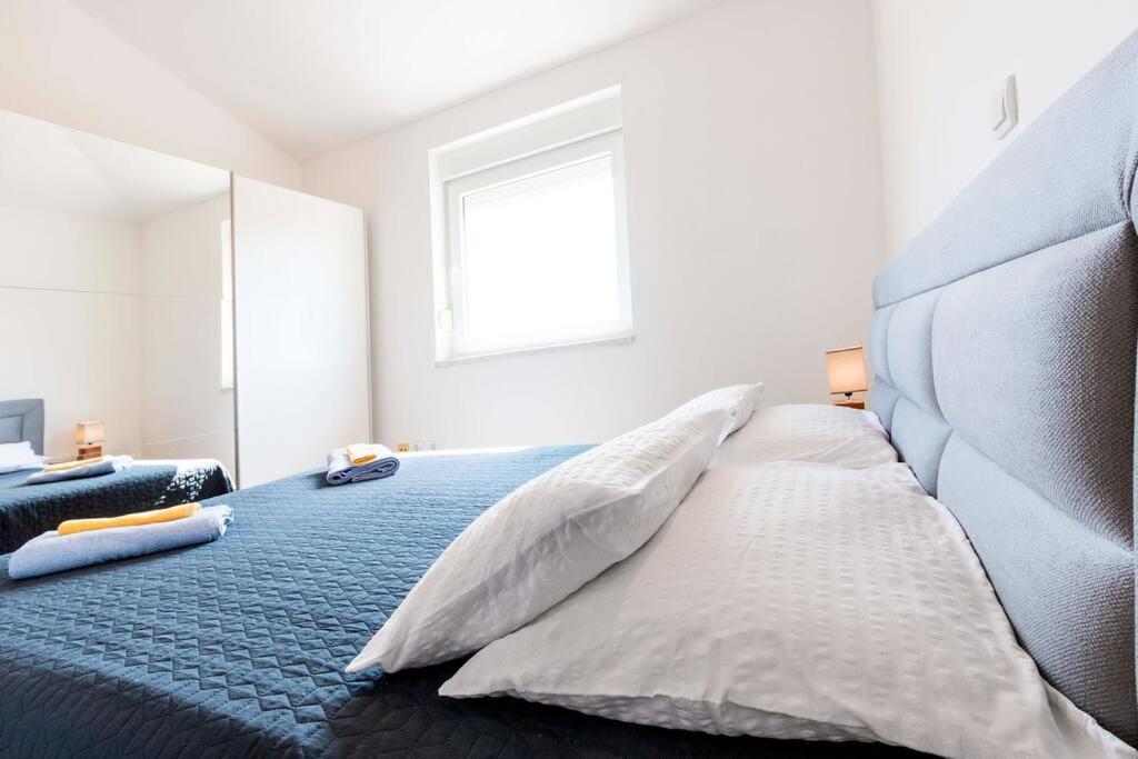 Cozy Apartment With Private Parking 메덜린 외부 사진