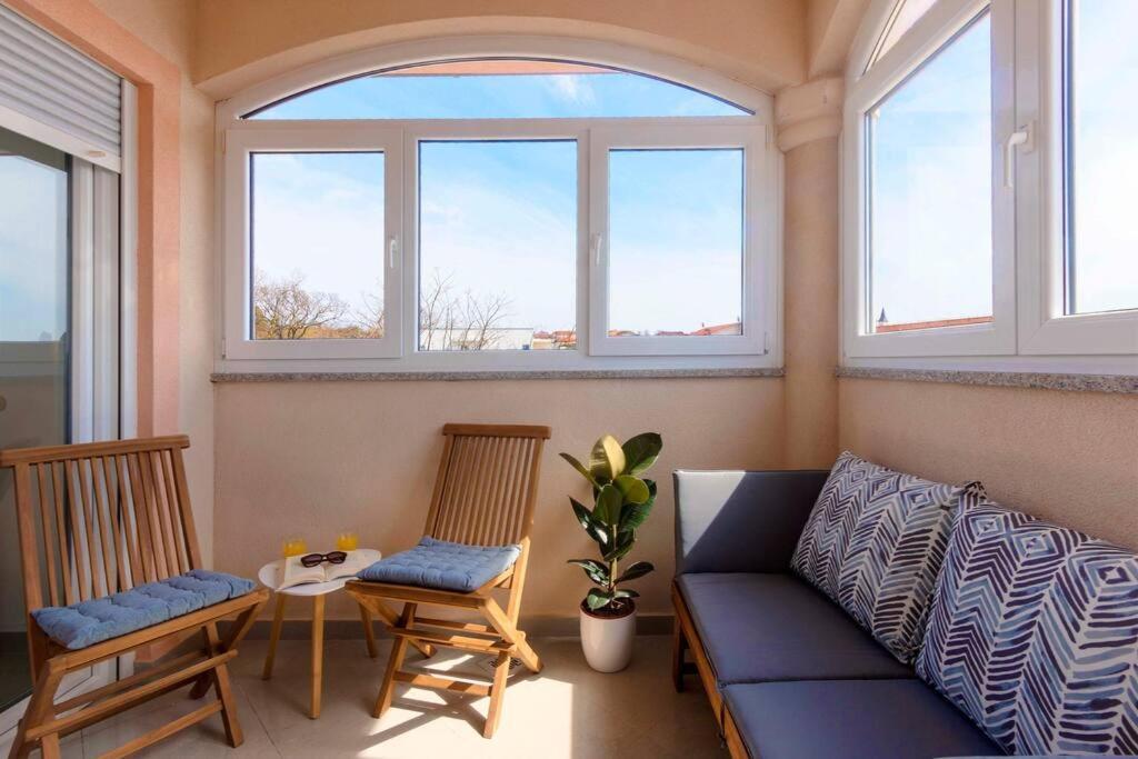 Cozy Apartment With Private Parking 메덜린 외부 사진
